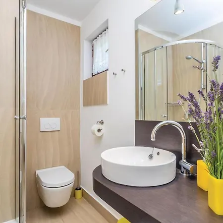 Apartamento Gorgeous In Malinska Malinska