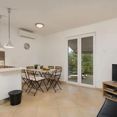 Gorgeous In Malinska Appartamento